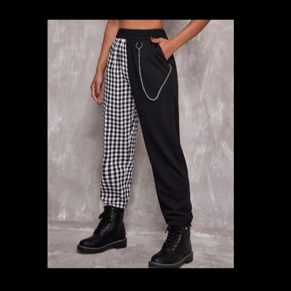 Black sweatpants with chain ✨